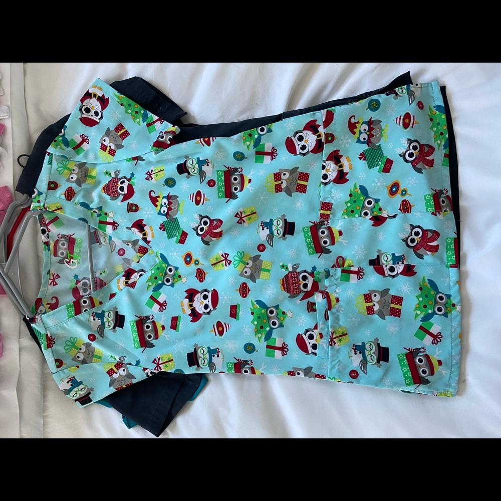 Christmas scrub top XS